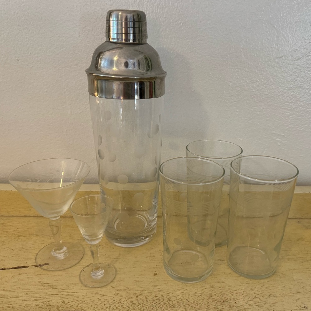 Vintage Polka Dot Bar Set
